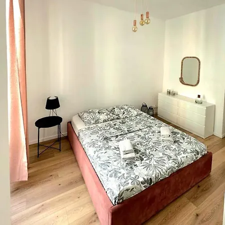 Heart Of Beautiful 3 Bedrooms ניס