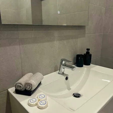 Heart Of Beautiful 3 Bedrooms דירה