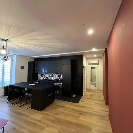 Heart Of Beautiful 3 Bedrooms דירה